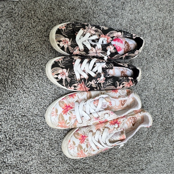 Roxy sneakers 7.5 - Picture 2 of 6